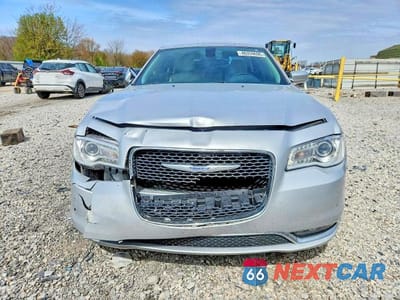 Piąte zdjęcie samochodu w środku: 2021 CHRYSLER 300 TOURING VIN:2C3CCAAGXMH515812 - miniatura