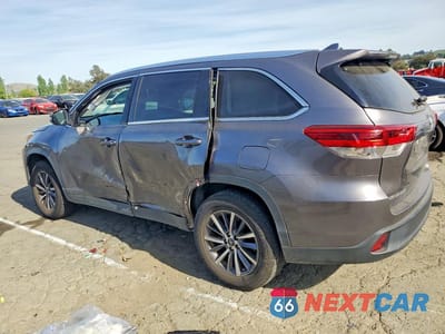 Drugie zdjęcie samochodu z przodu: 2019 TOYOTA HIGHLANDER XLE VIN:5TDKZRFH5KS346951 - miniatura
