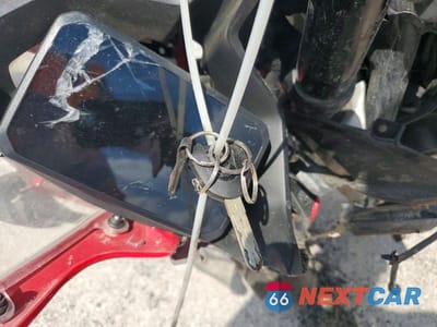 Zdjęcie 8 z 9 samochodu: 2024 HONDA CBR650 R VIN:MLHRH1552R5000380 - miniatura