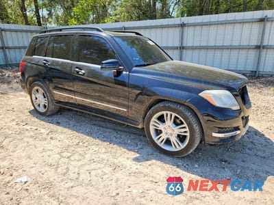 Czwarte zdjęcie samochodu z boku: 2015 MERCEDES-BENZ GLK 350 VIN:WDCGG5HB8FG428695 - miniatura