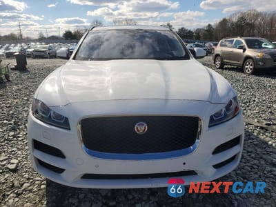 Piąte zdjęcie samochodu w środku: 2018 JAGUAR F-PACE PREMIUM VIN:SADCJ2FX6JA324936 - miniatura