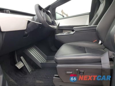 Zdjęcie 7 z 12 samochodu: 2024 TESLA CYBERTRUCK VIN:7G2CEHED1RA038421 - miniatura