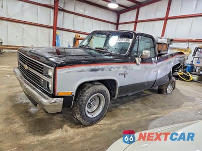 1984 CHEVROLET C10 1GCDC14H7EF325361 - główne zdjęcie licytacji z USA - miniatura