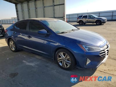 Czwarte zdjęcie samochodu z boku: 2019 HYUNDAI ELANTRA SEL VIN:5NPD84LFXKH435440 - miniatura