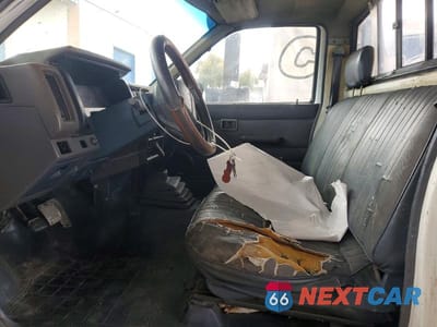 Zdjęcie 7 z 12 samochodu: 1989 NISSAN TRUCK BASE VIN:1N6ND11S9KC364903 - miniatura