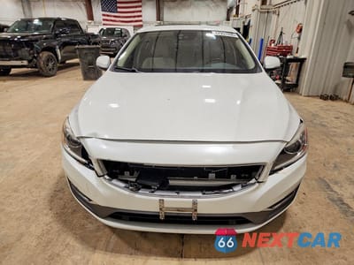 Piąte zdjęcie samochodu w środku: 2016 VOLVO S60 PLATINUM VIN:LYV612TM4GB104358 - miniatura