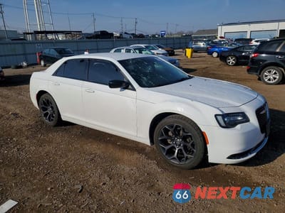 Czwarte zdjęcie samochodu z boku: 2020 CHRYSLER 300 TOURING VIN:2C3CCAAG6LH128205 - miniatura
