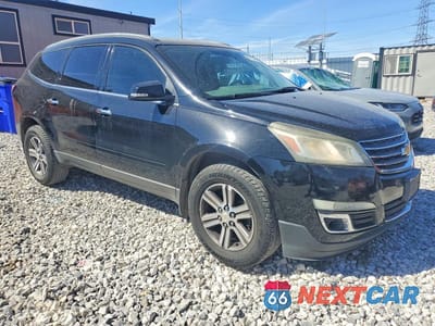 Czwarte zdjęcie samochodu z boku: 2017 CHEVROLET TRAVERSE LT VIN:1GNKRGKD8HJ107768 - miniatura