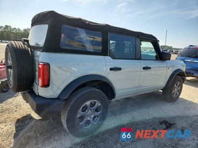 Trzecie zdjęcie samochodu z tyłu: 2022 FORD BRONCO BASE VIN:1FMDE5BH4NLB48169 - miniatura