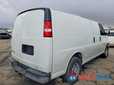 Trzecie zdjęcie samochodu z tyłu: 2020 CHEVROLET EXPRESS 2500 CARGO UTILITY / SERVICE VAN VIN:1GCWGAFG0L1116250 - miniatura