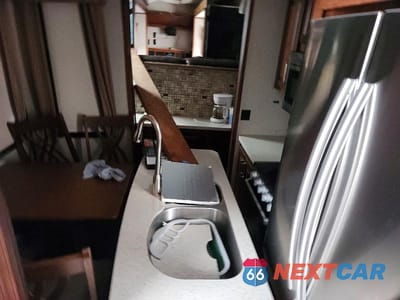 Zdjęcie 6 z 10 samochodu: 2019 KEYSTONE AVALANCHE CAMPER VIN:4YDF3762XKE760037 - miniatura
