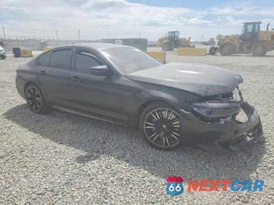 Czwarte zdjęcie samochodu z boku: 2019 BMW M5 VIN:WBSJF0C54KB448090 - miniatura