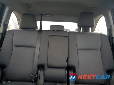 Zdjęcie 10 z 13 samochodu: 2019 TOYOTA HIGHLANDER LE VIN:5TDBZRFH8KS728777 - miniatura