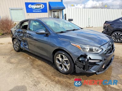 Czwarte zdjęcie samochodu z boku: 2020 KIA FORTE LXS VIN:3KPF24AD8LE186976 - miniatura