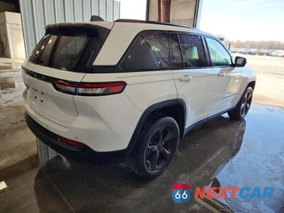 Trzecie zdjęcie samochodu z tyłu: 2023 JEEP GRAND CHEROKEE LAREDO VIN:1C4RJHAG5PC517771 - miniatura