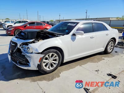 2015 CHRYSLER 300 LIMITED 2C3CCAAG3FH801875 - główne zdjęcie licytacji z USA - miniatura