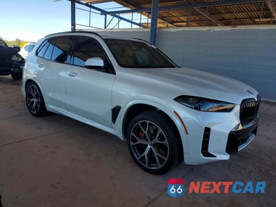 Czwarte zdjęcie samochodu z boku: 2025 BMW X5 XDRIVE50E VIN:5UX43EU06S9Z69668 - miniatura