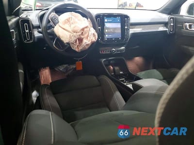 Zdjęcie 8 z 13 samochodu: 2024 VOLVO XC40 PLUS VIN:YV4L12UL6R2355358 - miniatura