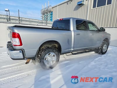 Trzecie zdjęcie samochodu z tyłu: 2021 RAM 2500 BIG HORN VIN:3C6UR5DJ0MG555725 - miniatura