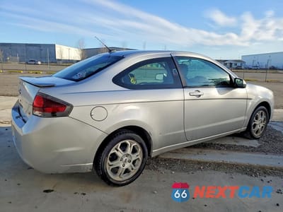 Trzecie zdjęcie samochodu z tyłu: 2009 FORD FOCUS SE VIN:1FAHP32NX9W177616 - miniatura