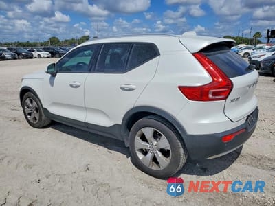 Drugie zdjęcie samochodu z przodu: 2022 VOLVO XC40 T5 MOMENTUM VIN:YV4162UK1N2760053 - miniatura