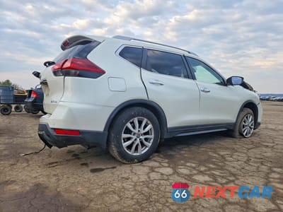 Trzecie zdjęcie samochodu z tyłu: 2019 NISSAN ROGUE SV VIN:5N1AT2MV3KC736781 - miniatura