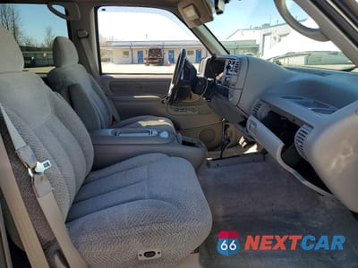 Zdjęcie 7 z 13 samochodu: 1995 CHEVROLET SUBURBAN 1500 4D VIN:1GNFK16K3SJ323398 - miniatura