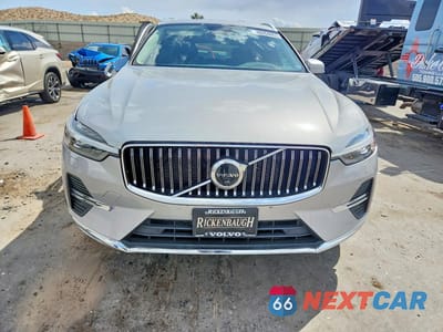 Piąte zdjęcie samochodu w środku: 2023 VOLVO XC60 PLUS VIN:YV4L12RNXP1194963 - miniatura