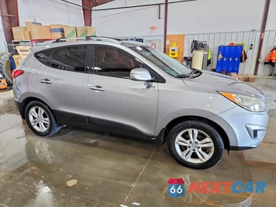 Czwarte zdjęcie samochodu z boku: 2012 HYUNDAI TUCSON GLS VIN:KM8JU3AC6CU527102 - miniatura
