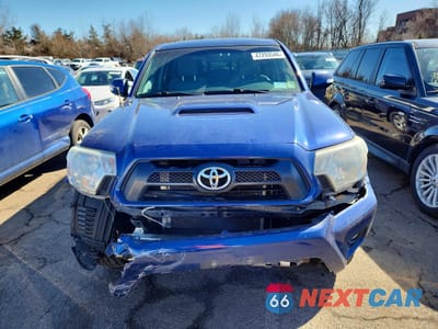 Piąte zdjęcie samochodu w środku: 2014 TOYOTA TACOMA V6 VIN:5TFLU4ENXEX091189 - miniatura