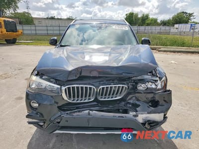 Piąte zdjęcie samochodu w środku: 2017 BMW X3 SDRIVE28I VIN:5UXWZ7C57H0U45667 - miniatura