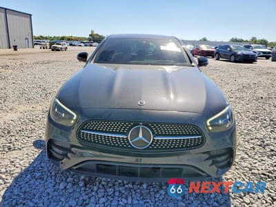 Piąte zdjęcie samochodu w środku: 2022 MERCEDES-BENZ E 350 VIN:W1KZF8DB9NB064376 - miniatura