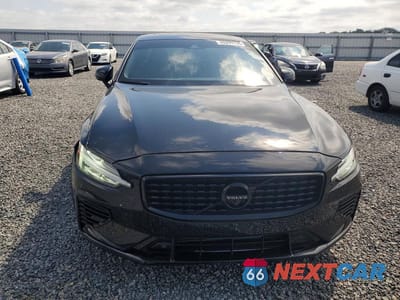 Piąte zdjęcie samochodu w środku: 2022 VOLVO S60 T8 RECHARGE R-DESIGN VIN:7JRH60FD1NG192508 - miniatura