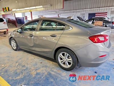 Drugie zdjęcie samochodu z przodu: 2018 CHEVROLET CRUZE LT VIN:1G1BE5SM9J7234968 - miniatura