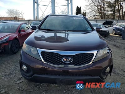 Piąte zdjęcie samochodu w środku: 2011 KIA SORENTO EX VIN:5XYKUDA15BG006711 - miniatura