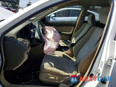 Zdjęcie 7 z 12 samochodu: 2009 HONDA ACCORD LXP VIN:JHMCP26449C015934 - miniatura