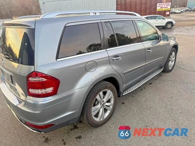 Czwarte zdjęcie samochodu z boku: 2011 MERCEDES-BENZ GL 450 4MATIC VIN:4JGBF7BE2BA631334 - miniatura