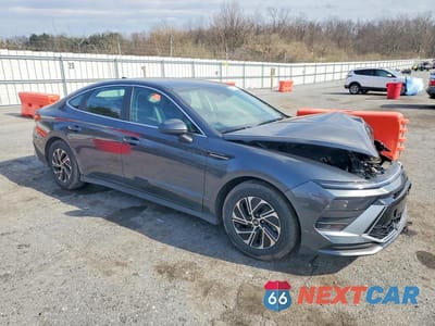 Czwarte zdjęcie samochodu z boku: 2026 HYUNDAI SONATA HYBRID BLUE VIN:KMHL24JJ4TA138740 - miniatura