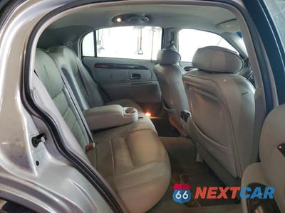 Zdjęcie 10 z 12 samochodu: 2001 LINCOLN TOWN CAR SIGNATURE VIN:1LNHM82W51Y613544 - miniatura