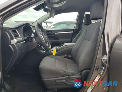 Zdjęcie 7 z 12 samochodu: 2019 TOYOTA HIGHLANDER LE VIN:5TDZZRFH2KS298517 - miniatura