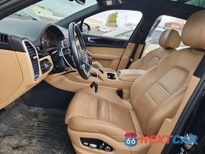 Zdjęcie 7 z 12 samochodu: 2019 PORSCHE CAYENNE VIN:WP1AA2AY1KDA14453 - miniatura