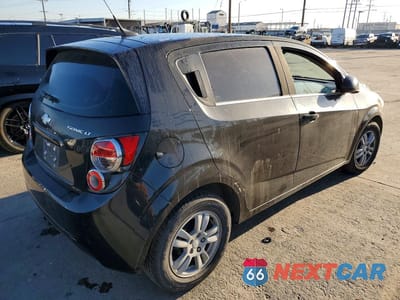 Trzecie zdjęcie samochodu z tyłu: 2014 CHEVROLET SONIC LT VIN:1G1JC6SH2E4217799 - miniatura