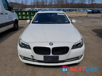 Piąte zdjęcie samochodu w środku: 2013 BMW 528 XI VIN:WBAXH5C57DD108137 - miniatura