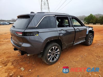 Trzecie zdjęcie samochodu z tyłu: 2023 JEEP GRAND CHEROKEE OVERLAND VIN:1C4RJHDG6PC593401 - miniatura