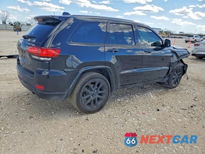 Trzecie zdjęcie samochodu z tyłu: 2018 JEEP GRAND CHEROKEE LAREDO VIN:1C4RJEAG4JC380540 - miniatura