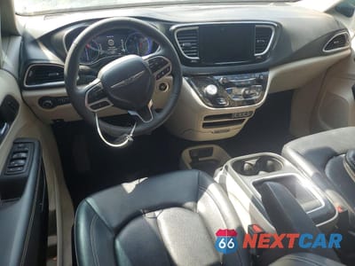 Zdjęcie 8 z 13 samochodu: 2024 CHRYSLER PACIFICA TOURING L VIN:2C4RC1BG2RR147048 - miniatura