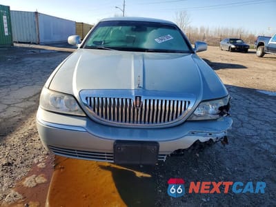 Piąte zdjęcie samochodu w środku: 2007 LINCOLN TOWN CAR SIGNATURE VIN:1LNHM81W87Y627240 - miniatura