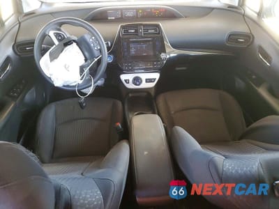 Zdjęcie 8 z 12 samochodu: 2017 TOYOTA PRIUS TWO VIN:JTDKBRFUXH3578828 - miniatura