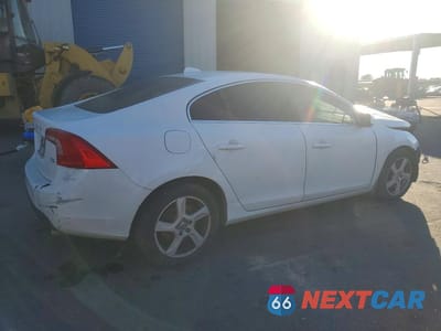 Trzecie zdjęcie samochodu z tyłu: 2012 VOLVO S60 T5 VIN:YV1622FS6C2118159 - miniatura