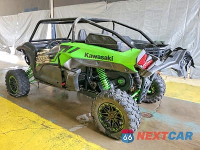 Trzecie zdjęcie samochodu z tyłu: 2023 KAWASAKI TERYX KRX 1000 UTILITY VEHICLE VIN:JKARFCA14PB519219 - miniatura